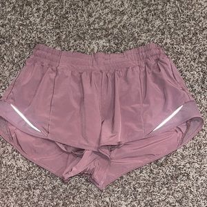 Lululemon 2.5 inch hotty hot shorts!